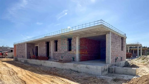 Moradia T3 para Venda em Santa Maria, São Pedro e Sobral da Lagoa