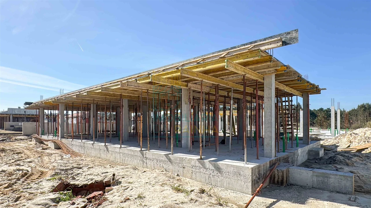 Moradia T3 para Venda em Santa Maria, São Pedro e Sobral da Lagoa Foto 1