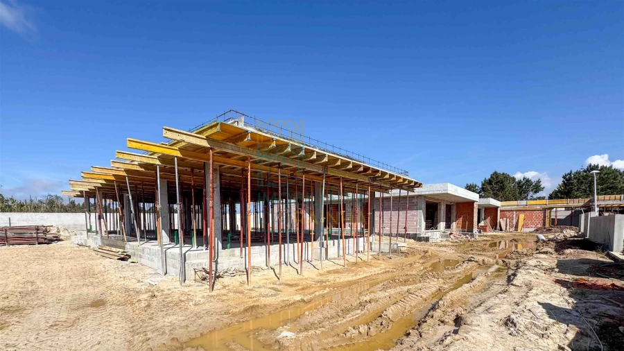 Moradia T3 para Venda em Santa Maria, São Pedro e Sobral da Lagoa