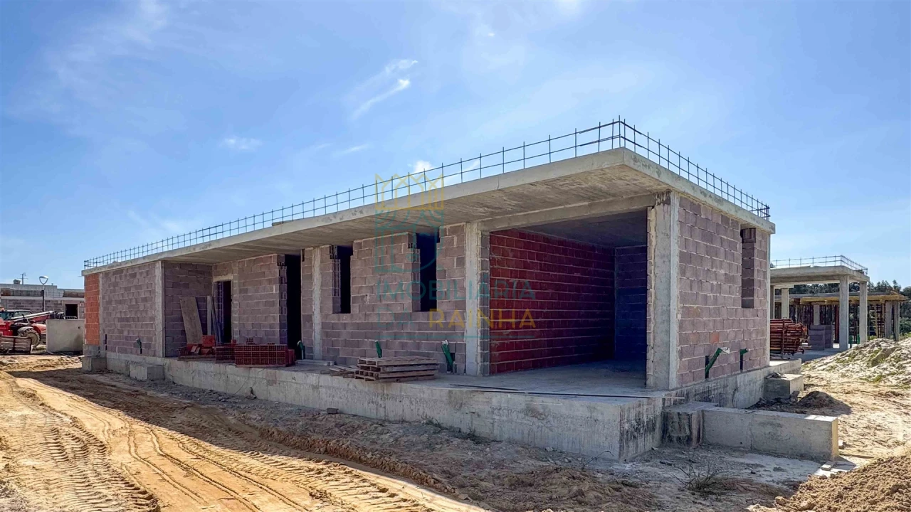 Moradia T3 para Venda em Santa Maria, São Pedro e Sobral da Lagoa Foto 1