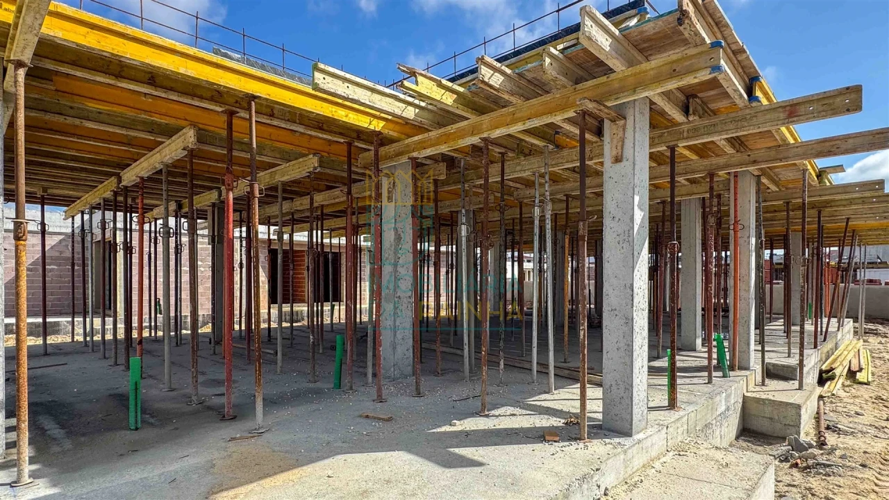 Moradia T3 para Venda em Santa Maria, São Pedro e Sobral da Lagoa Foto 4