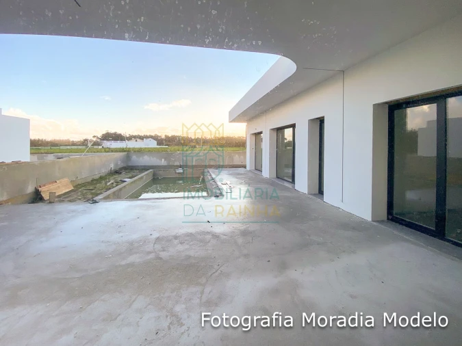 Moradia T5 para Venda em Tornada e Salir do Porto Foto 2