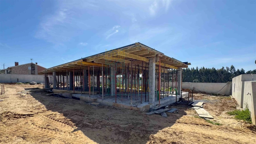 Moradia T3 para Venda em Santa Maria, São Pedro e Sobral da Lagoa Foto 2