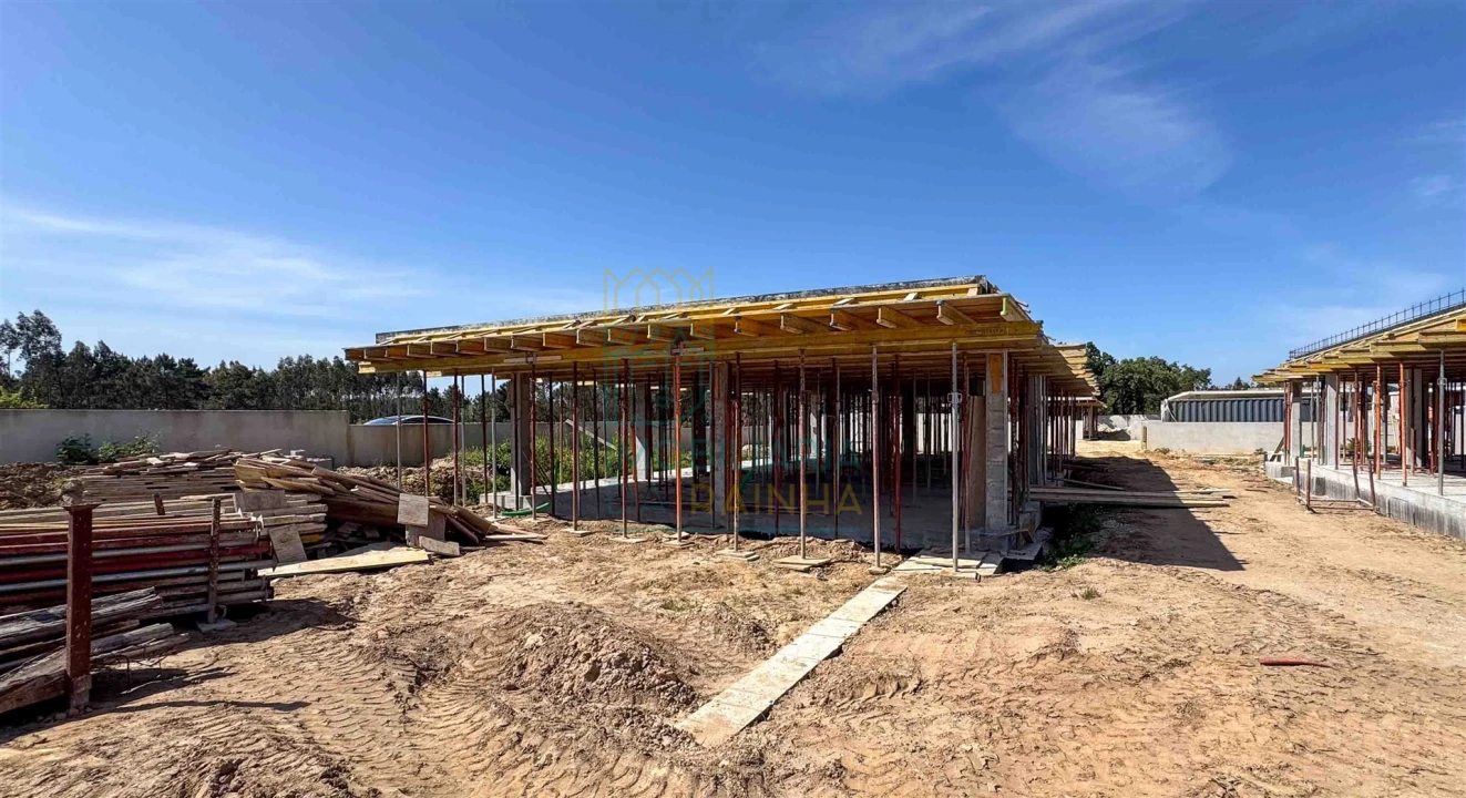 Moradia T3 para Venda em Santa Maria, São Pedro e Sobral da Lagoa Foto 4