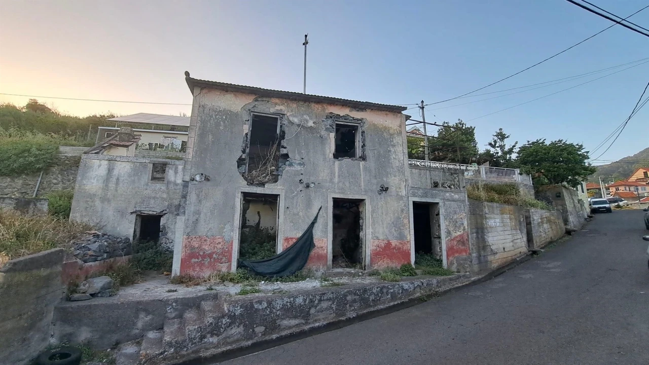 Moradia T2 para Venda em Canhas Foto 5