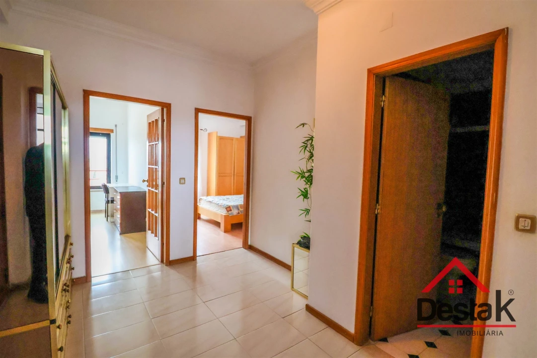 Apartamento T6 para Arrendamento em Viseu Foto 17