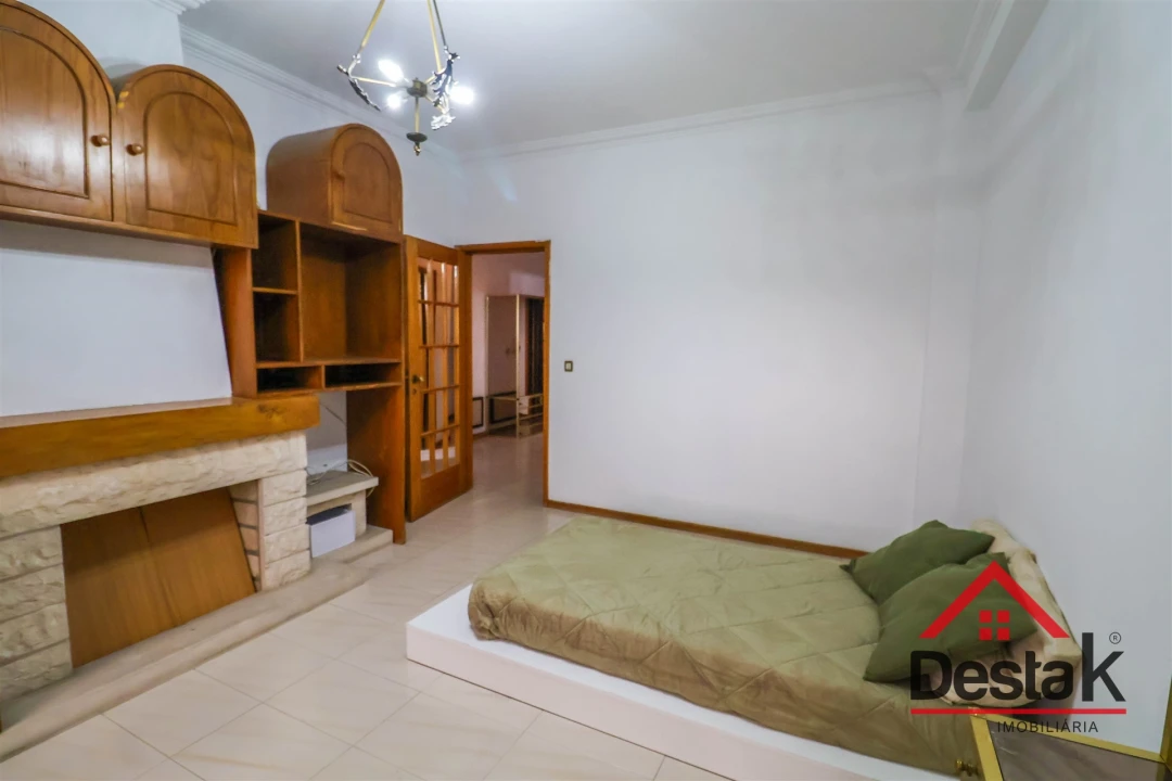 Apartamento T6 para Arrendamento em Viseu Foto 8