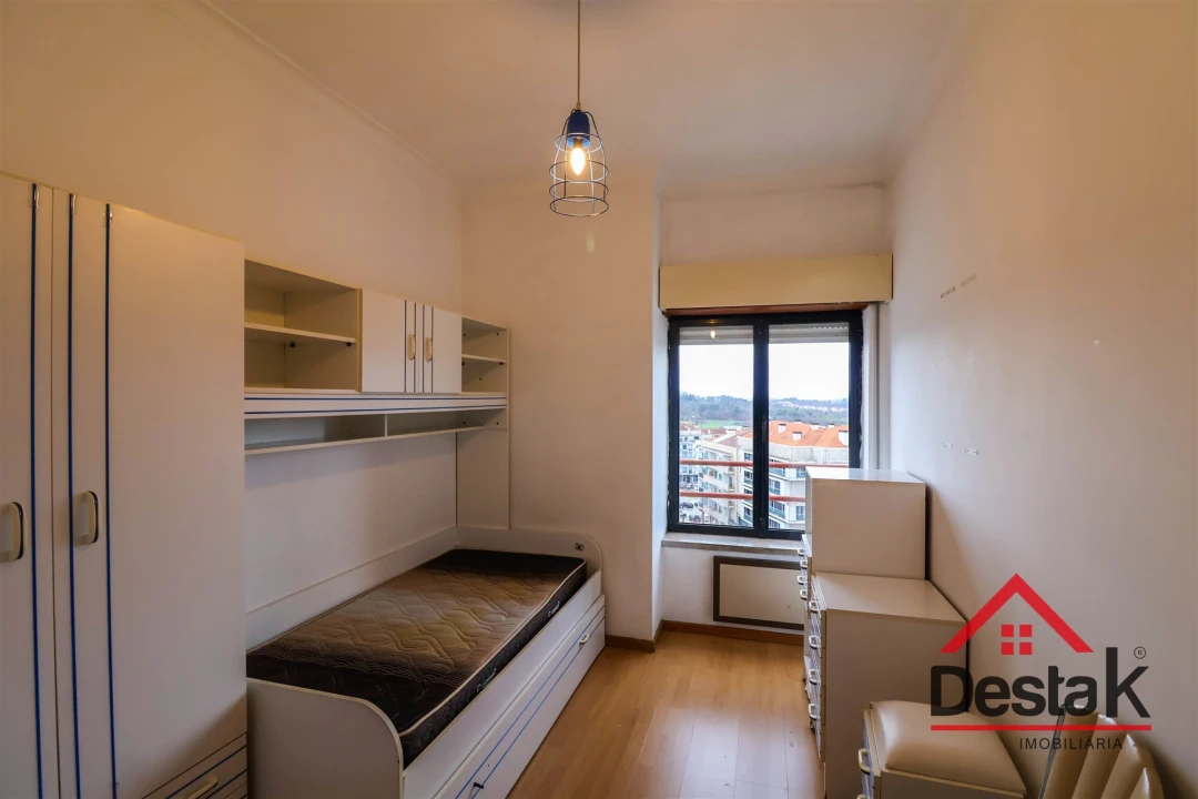 Apartamento T6 para Arrendamento em Viseu Foto 22