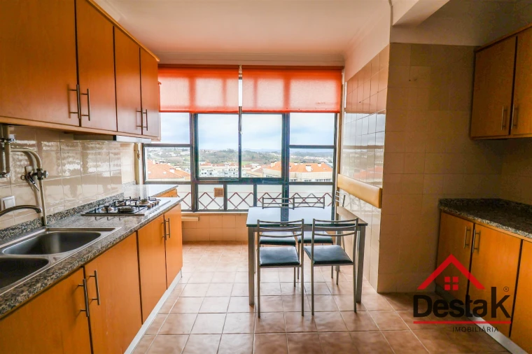 Apartamento T6 para Arrendamento em Viseu Foto 19
