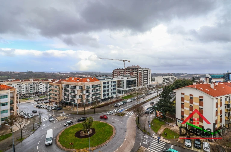 Apartamento T6 para Arrendamento em Viseu Foto 3