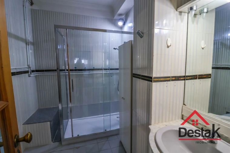 Apartamento T6 para Arrendamento em Viseu Foto 24