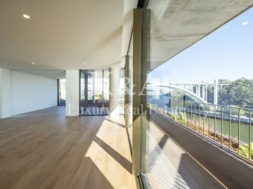 Apartamento T3 para Venda em Lordelo do Ouro e Massarelos