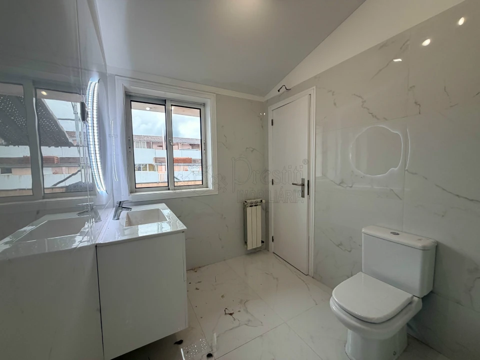 Apartamento T3 para Arrendamento em Creixomil Foto 21