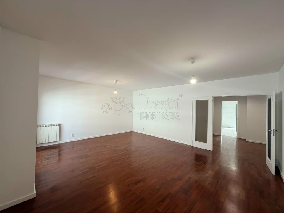 Apartamento T3 para Arrendamento em Creixomil Foto 7