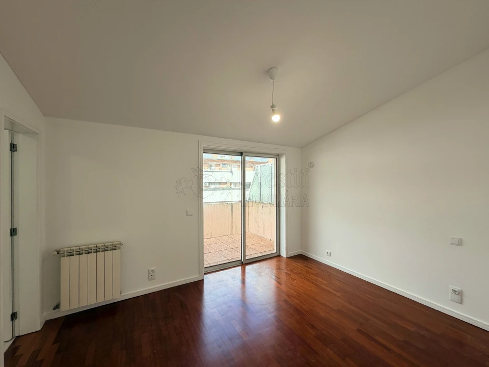 Apartamento T3 para Arrendamento em Creixomil Foto 17