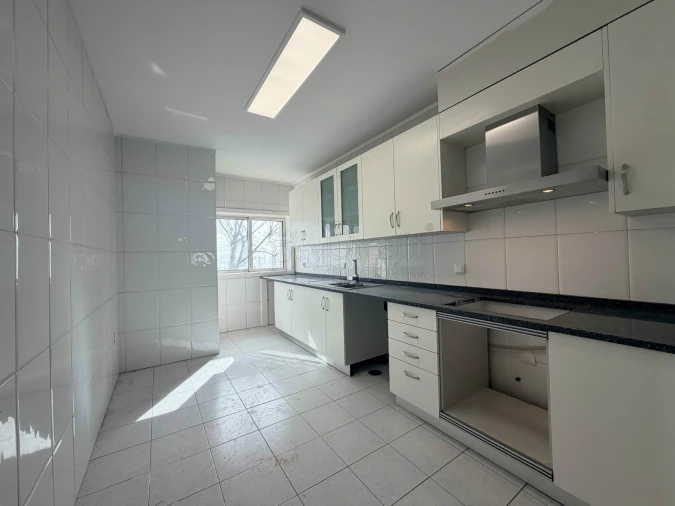 Apartamento T3 para Arrendamento em Creixomil Foto 8