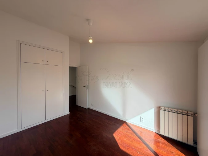 Apartamento T3 para Arrendamento em Creixomil Foto 25