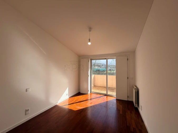 Apartamento T3 para Arrendamento em Creixomil Foto 22