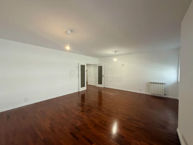 Apartamento T3 para Arrendamento em Creixomil Foto 6