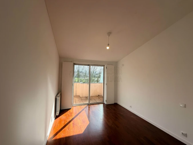 Apartamento T3 para Arrendamento em Creixomil Foto 24