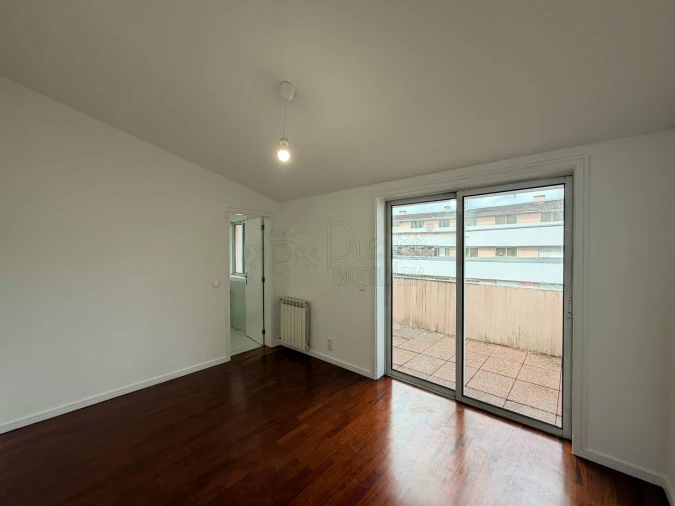 Apartamento T3 para Arrendamento em Creixomil Foto 18