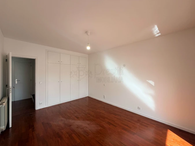 Apartamento T3 para Arrendamento em Creixomil Foto 14