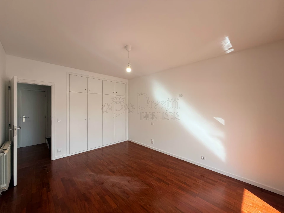Apartamento T3 para Arrendamento em Creixomil Foto 14