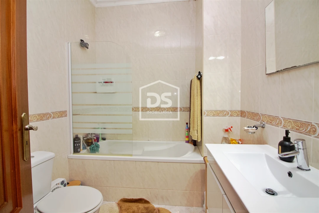 Apartamento T2 para Venda em Meinedo Foto 12