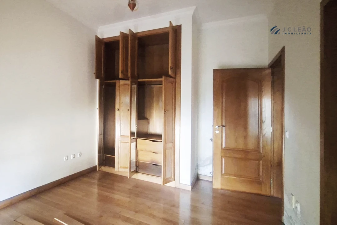 Moradia T5 para Venda em Meinedo Foto 44