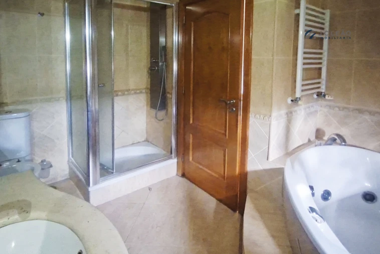 Moradia T5 para Venda em Meinedo Foto 26