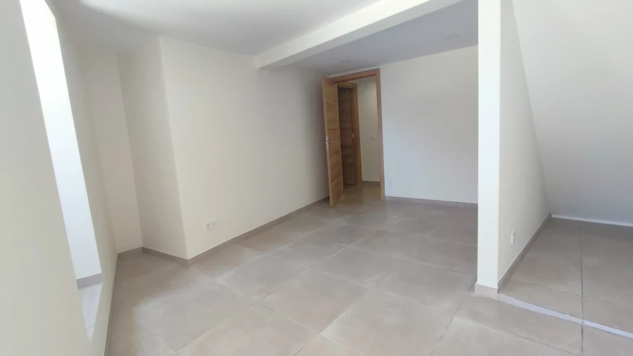 Moradia T2 para Venda em Póvoa de Rio de Moinhos e Cafede Foto 17