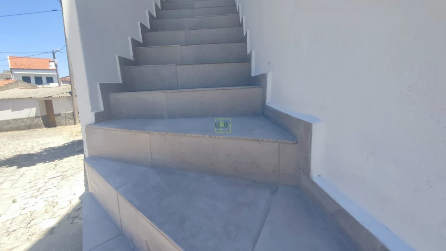 Moradia T2 para Venda em Póvoa de Rio de Moinhos e Cafede Foto 3