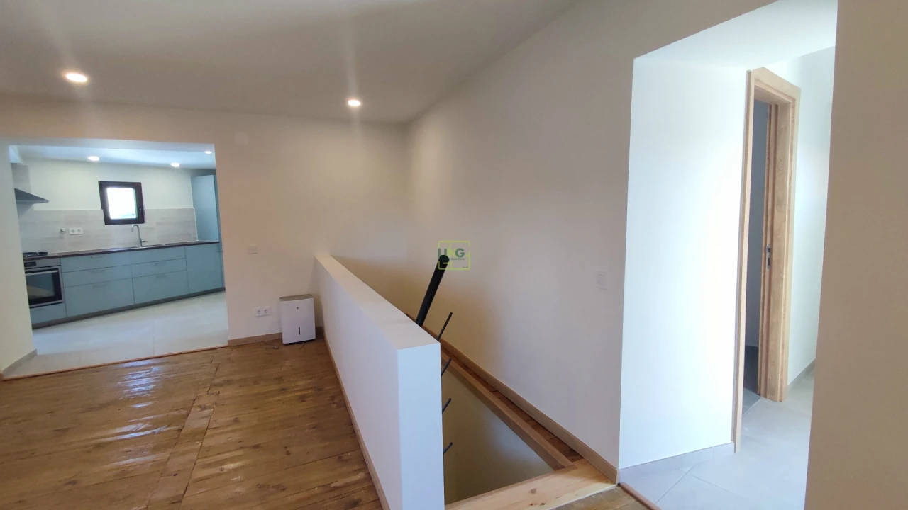 Moradia T2 para Venda em Póvoa de Rio de Moinhos e Cafede Foto 9