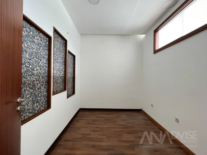 Loja para Arrendamento em Viseu Foto 7