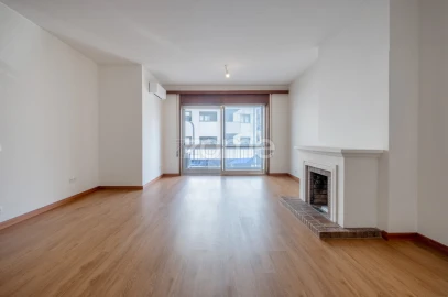 Apartamento T4 para Arrendamento em Cedofeita, Santo Ildefonso, Sé, Miragaia, São Nicolau e Vitória