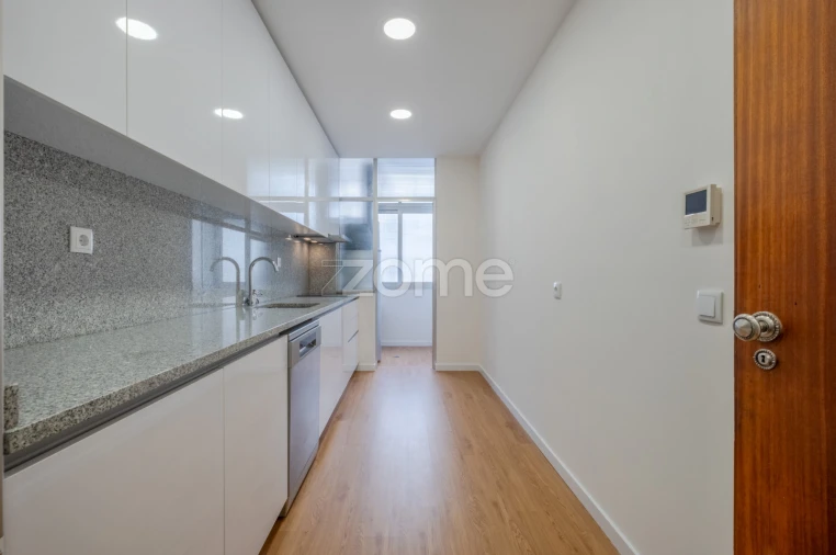 Apartamento T4 para Arrendamento em Cedofeita, Santo Ildefonso, Sé, Miragaia, São Nicolau e Vitória Foto 10