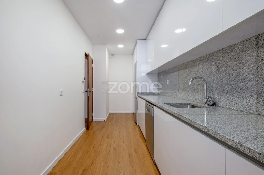Apartamento T4 para Arrendamento em Cedofeita, Santo Ildefonso, Sé, Miragaia, São Nicolau e Vitória Foto 11