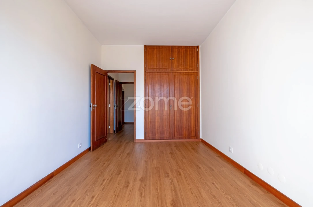 Apartamento T4 para Arrendamento em Cedofeita, Santo Ildefonso, Sé, Miragaia, São Nicolau e Vitória Foto 27
