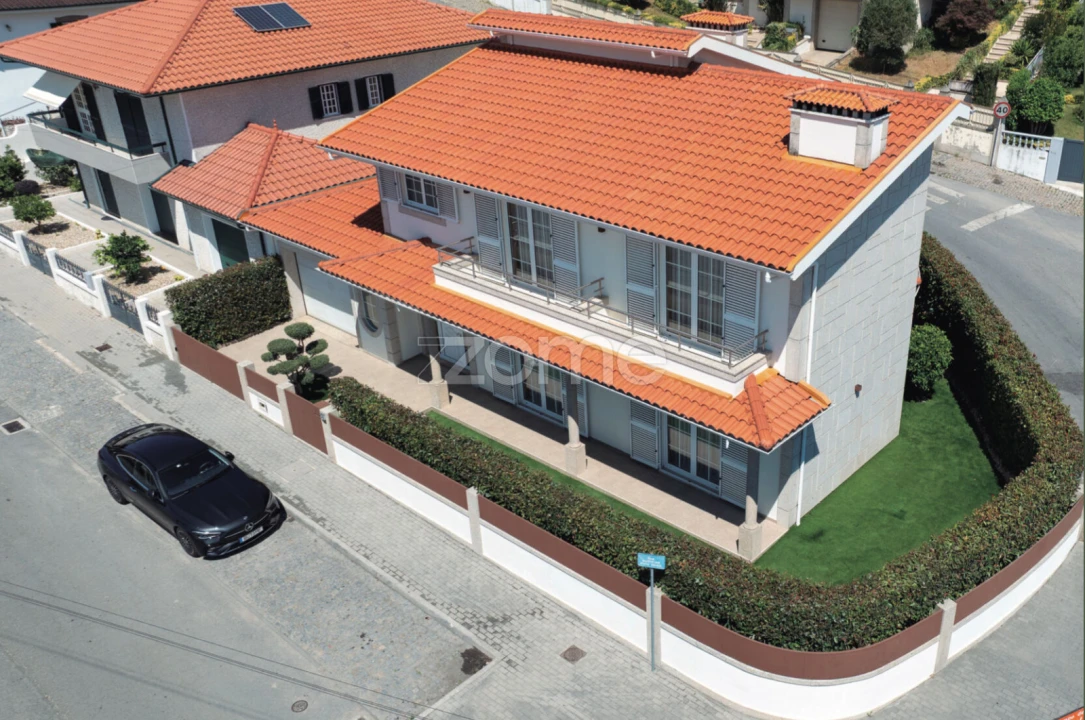 Moradia T3 para Venda em Infias Foto 3