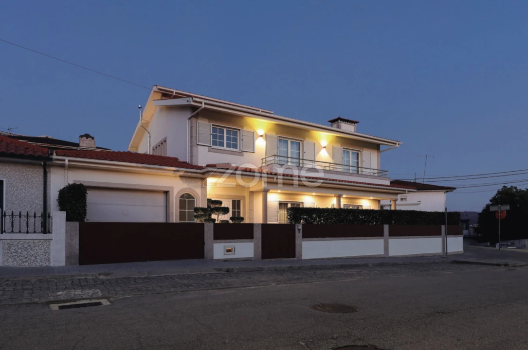 Moradia T3 para Venda em Infias Foto 41