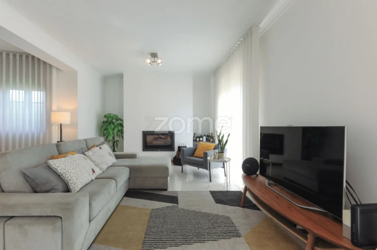 Moradia T3 para Venda em Infias Foto 12