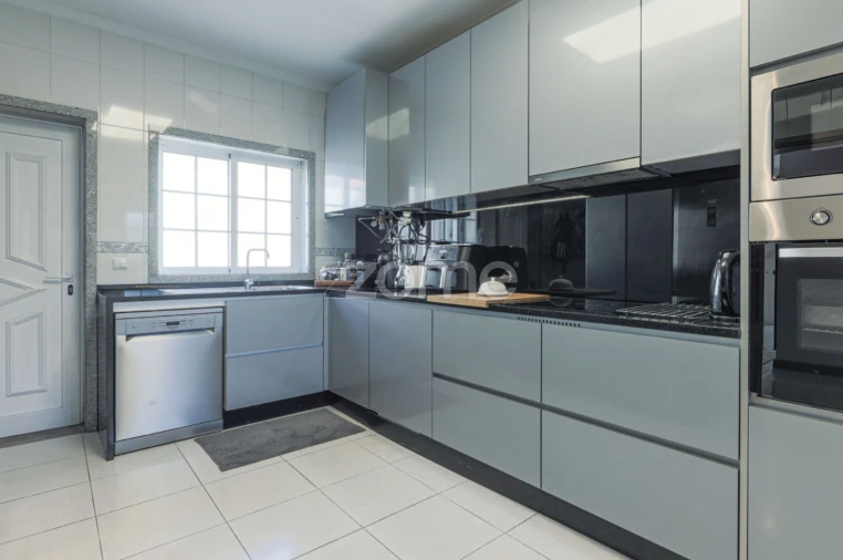 Moradia T3 para Venda em Infias Foto 18