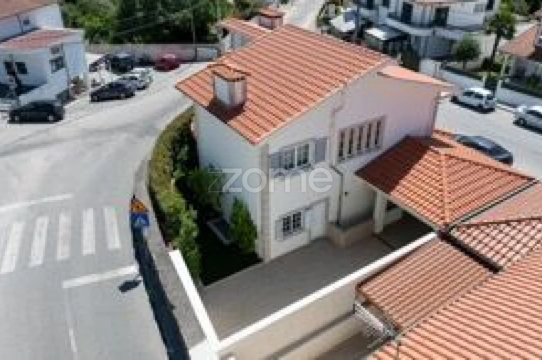 Moradia T3 para Venda em Infias Foto 53