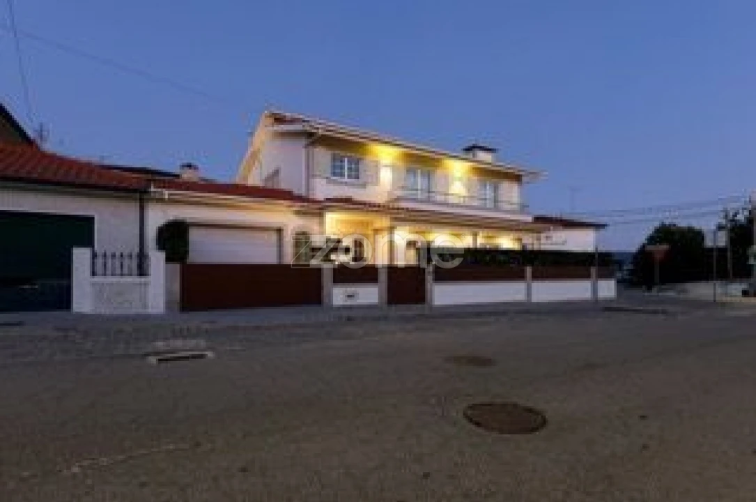 Moradia T3 para Venda em Infias Foto 58