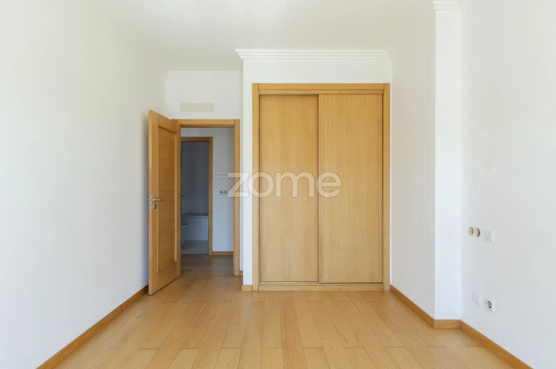 Apartamento T3 para Arrendamento em Oeiras e São Julião da Barra, Paço de Arcos e Caxias Foto 19