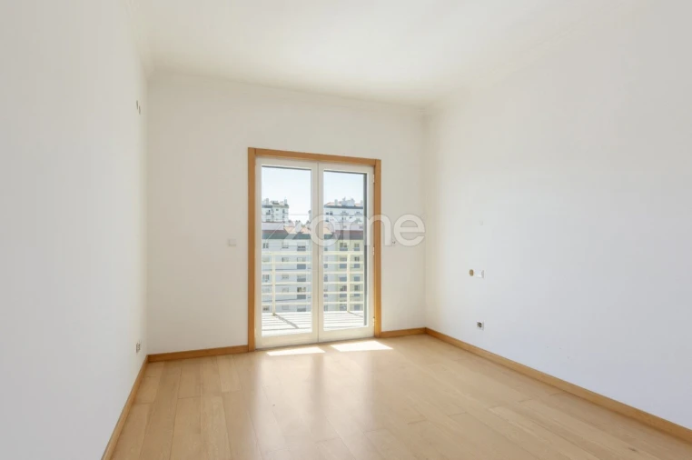 Apartamento T3 para Arrendamento em Oeiras e São Julião da Barra, Paço de Arcos e Caxias Foto 16