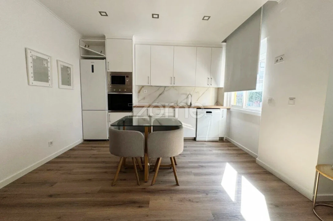 Apartamento T2 para Arrendamento em Beato Foto 2