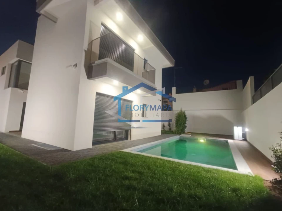 Moradia T4 para Venda em São Domingos de Rana Foto 7