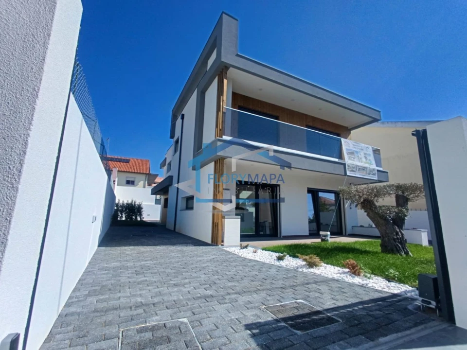 Moradia T4 para Venda em São Domingos de Rana Foto 1