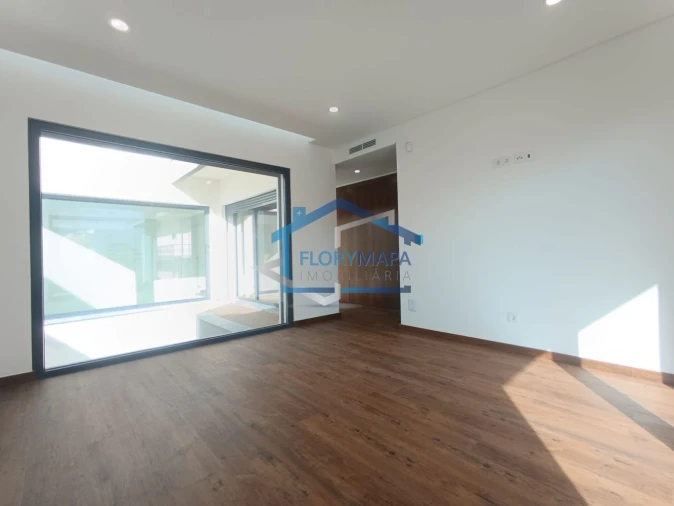 Moradia T4 para Venda em São Domingos de Rana Foto 39